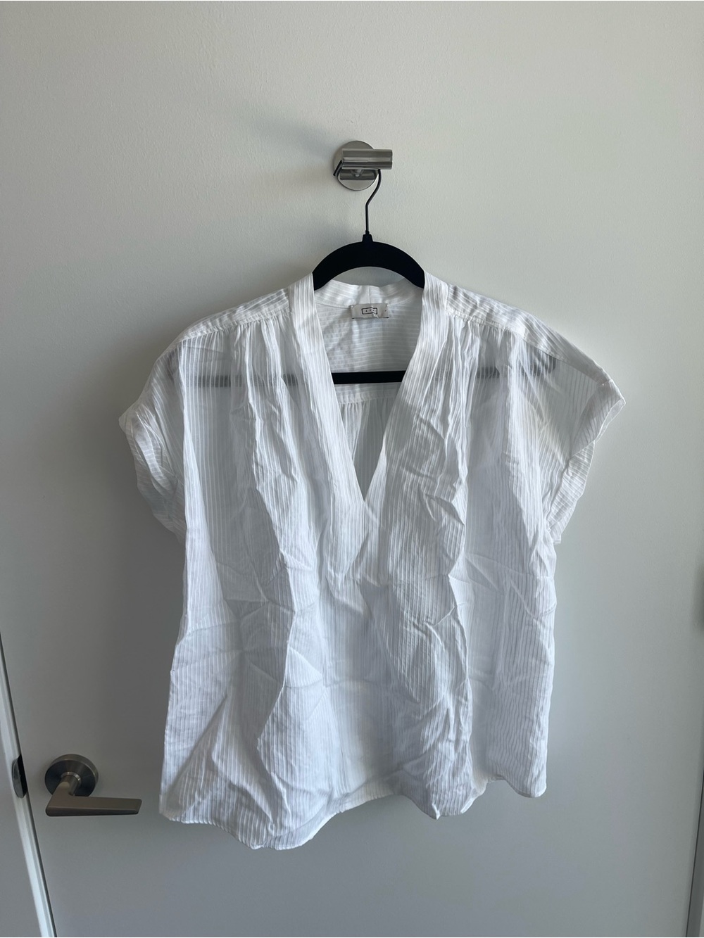 AYR white V-Neck Short Sleeve Top